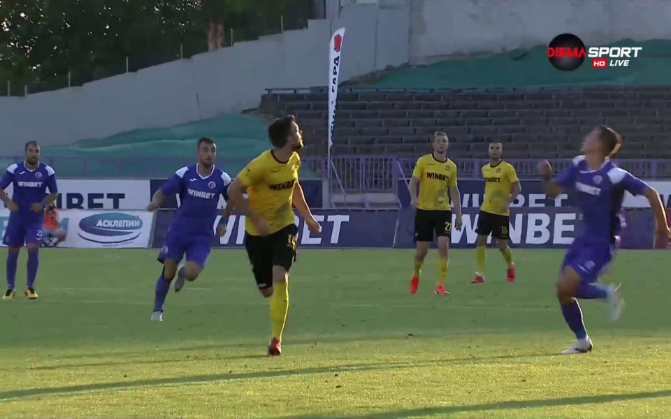 Даниел Младенов направи резултата 2:2 след едно изумително изпълнение от