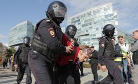  Близо 600 задържани на митинг в Москва 