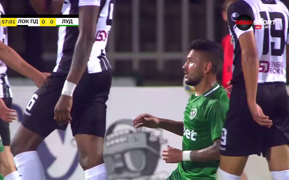 В 57-та минута дойде и най-спорната ситуация в двубоя. Бирсент