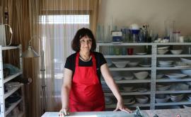  <p><strong>800 градуса</strong> <strong>по Целзий </strong>- да ковеш стъклото без да го чупиш</p> 