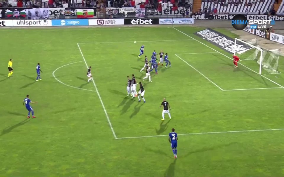 В 11-ата минута на двубоя между Локомотив Пловдив и Страсбург,