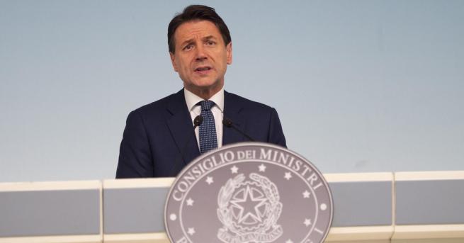 Свят Политическа криза раздира Италия Спекулациите че италианското коалиционно правителство