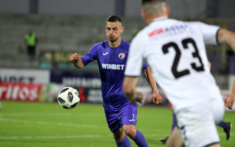 Славия срещу Етър е вторият мач от петъчната програма на