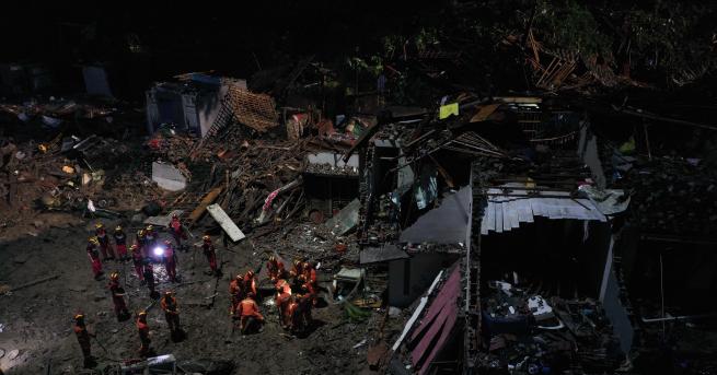 Свят Страшен тайфун удари Китай жертви и изчезнали Повече от