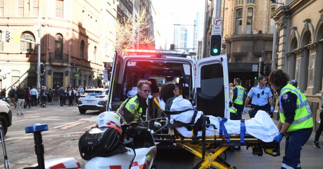 Свят Крещящ Аллах Акбар напада с нож жени в Сидни