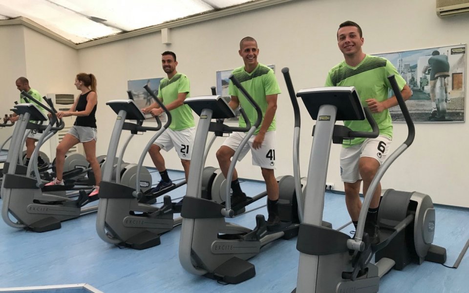 Отборът на Черно море проведе днешното си занимание на закрито.