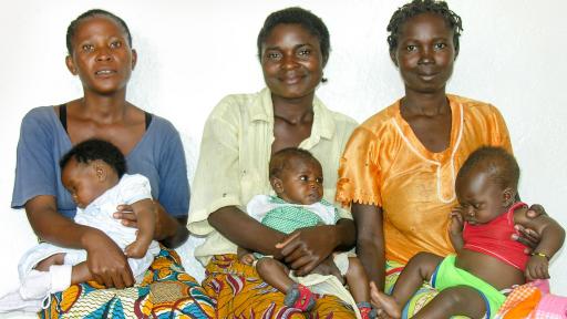  Конгоански майки с децата им 