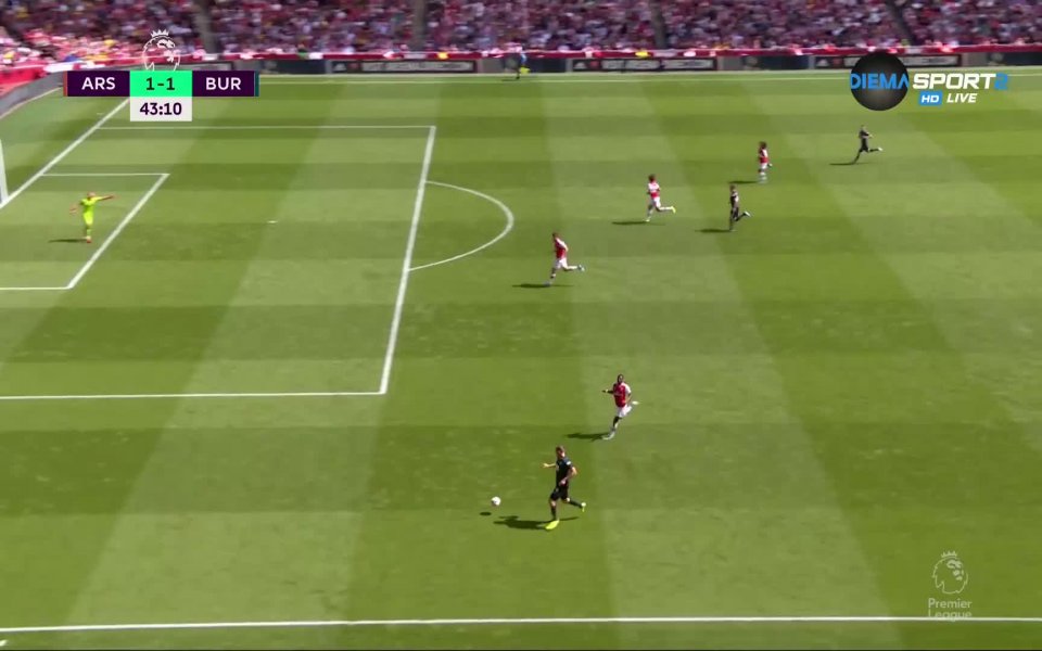 Радостта на Арсенал не продължи дълго, след като в 44-та