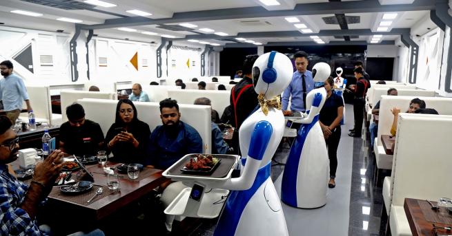 Технологии Роботите и хората ще работят заедно до пет години