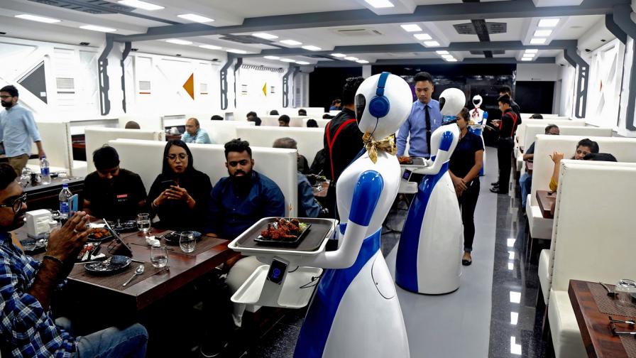 Роботите и хората ще работят заедно до пет години