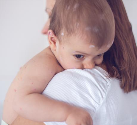 Днешните родители прекалено се взират в децата си и една