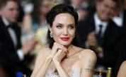  Анджелина Джоли: Опитвам се да не рева (ВИДЕО) 
