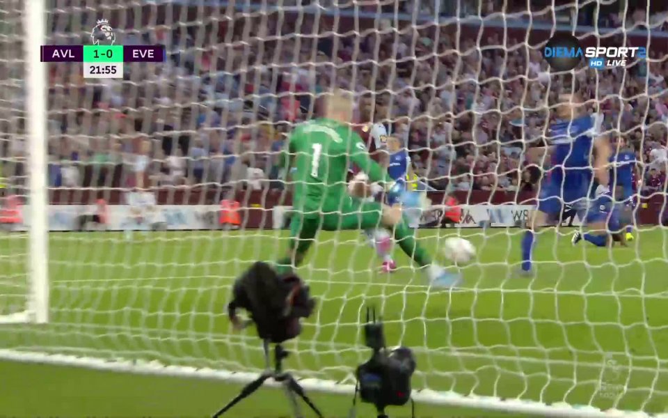 Астън Вила поведе на Евертън