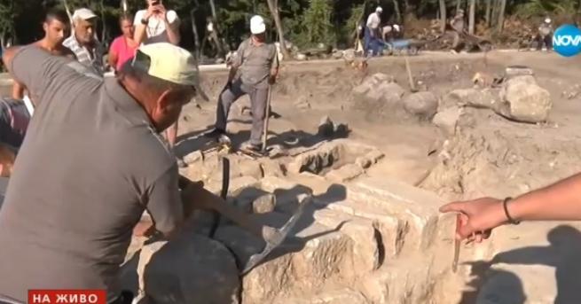 България Още разкрити гробове на Перперикон тайни находки от свещения