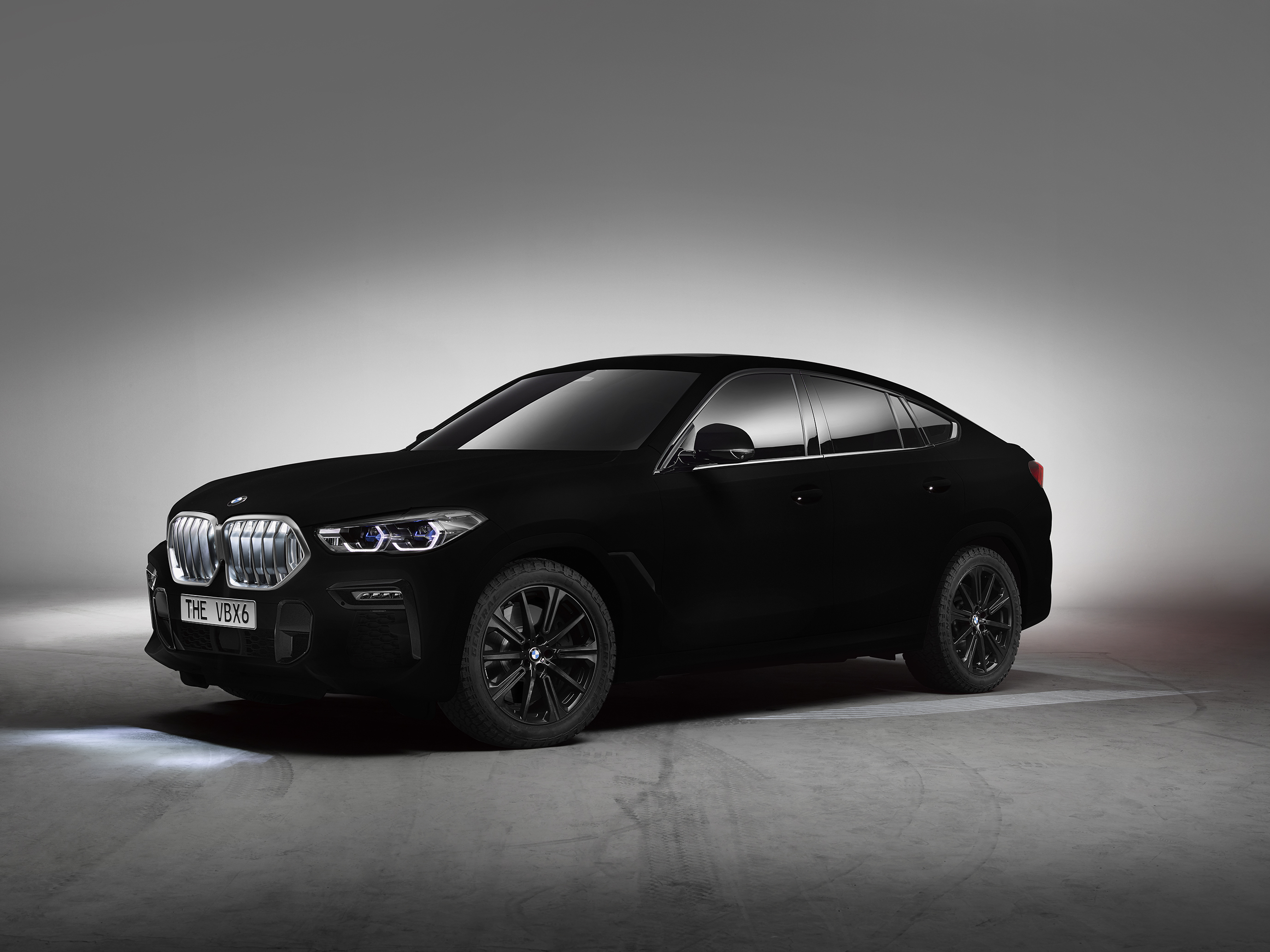 Черен като душата на дявола: BMW X6 Vantablack