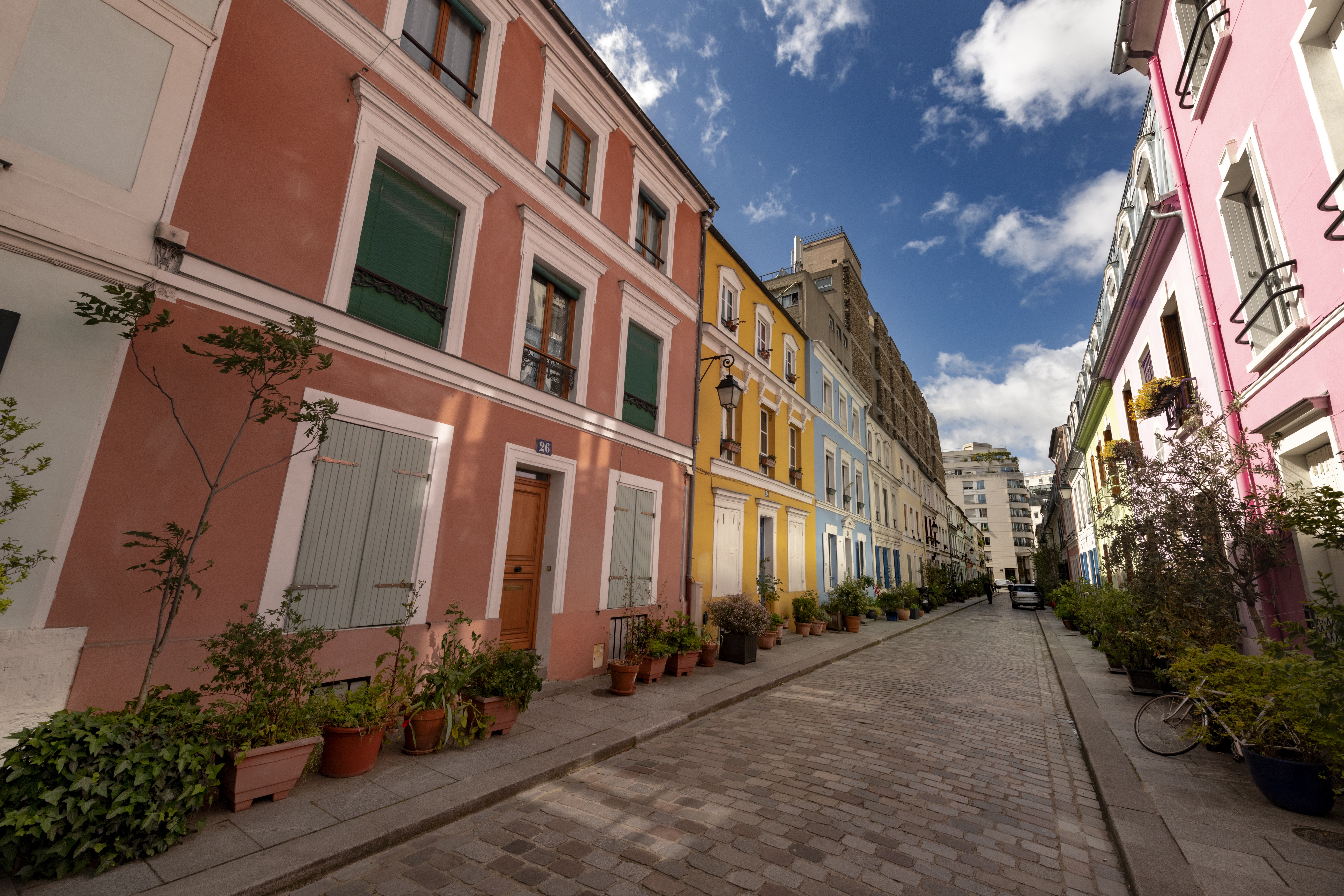 <p>Париж, Франция</p>

<p>Тази&nbsp;улица в Париж, наречена на министъра на правосъдието, може да се похвали с изобилие от красиво боядисани къщи, много саксии с растения и свеж вид.</p>