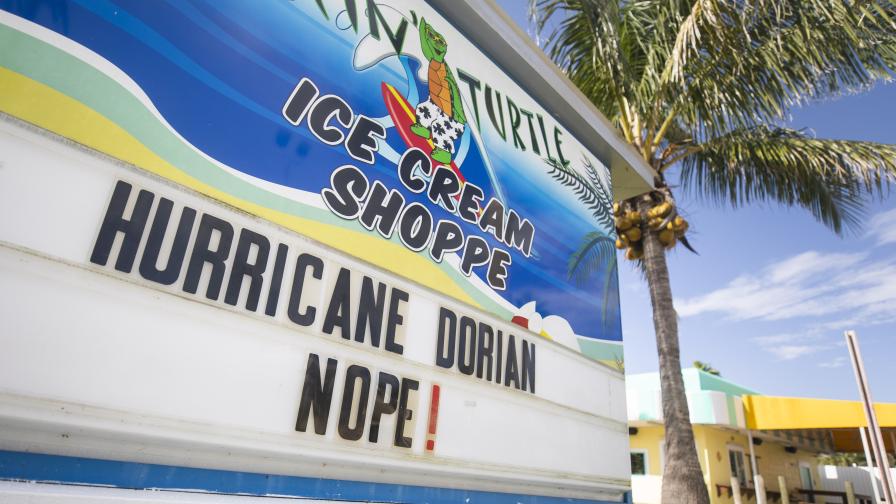 Ураганът Дориан достигна Бахамите, ветрове от 240 км/ч