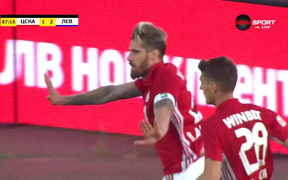 Централният бранител на "червените" остави белег в първото си дерби