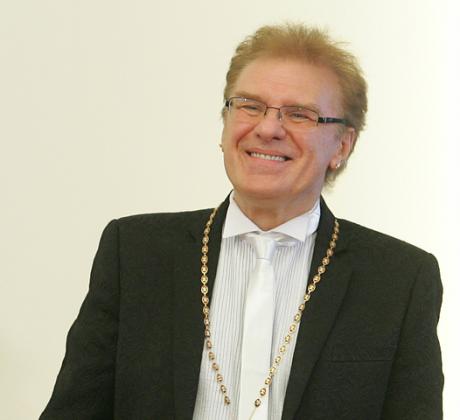 Един от най обичаните български изпълнители Васил Найденов е роден