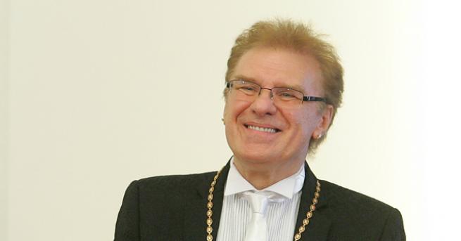 Един от най обичаните български изпълнители Васил Найденов е роден