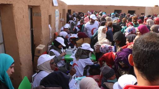  Раздаване на филантропична помощ в лагера Рукбан през 2018 година 