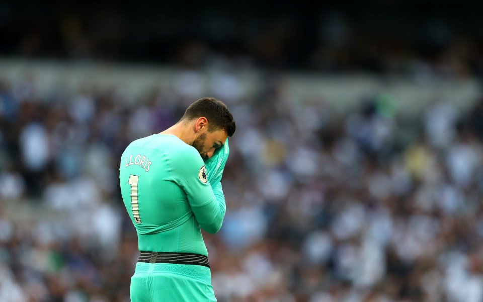 Капитанът на Тотнъм Уго Лорис демонстрира може би обезкуражаваща за