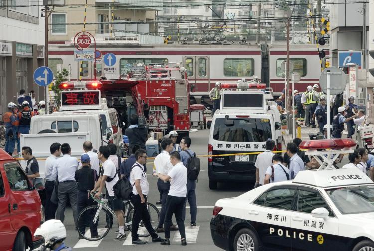  япония трен случай камион 