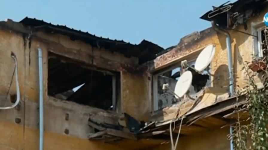 Голям пожар в Бухово остави близо 200 души без дом