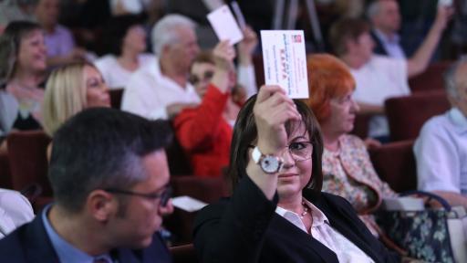  <p>БСП реши за&nbsp;Мая Манолова, Корнелия Нинова й зададе въпрос</p> 