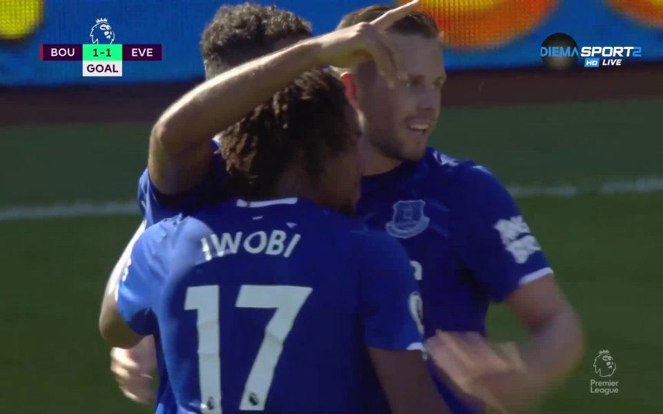 Точно преди края на първото полувреме Евертън успя да изравни