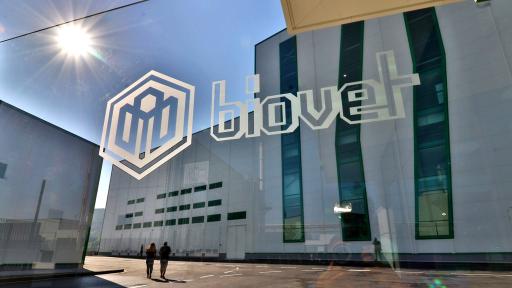  Две момчета откриха работа и дом с помощта на 