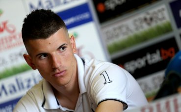 Кой сега е номер 1 Любимият рефрен на червената агитка