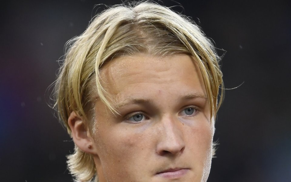 Датският национален нападател и играч на Ница Каспер Долберг стана