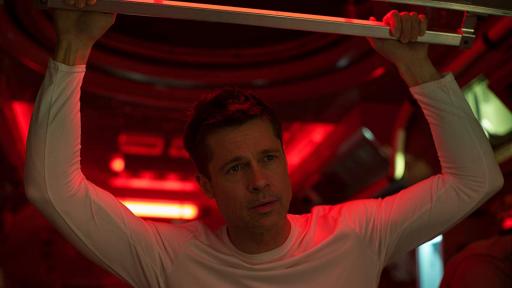  Космическият Брад Пит се завръща „ Към звездите “ 