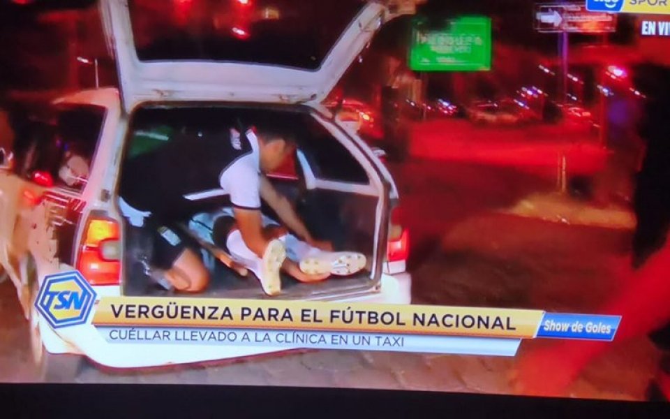 В Боливия: Вместо линейка, викнаха такси за играч със счупен крак