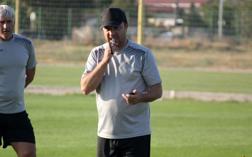 Старши треньорът на Ботев Пловдив Желко Петрович определи група от