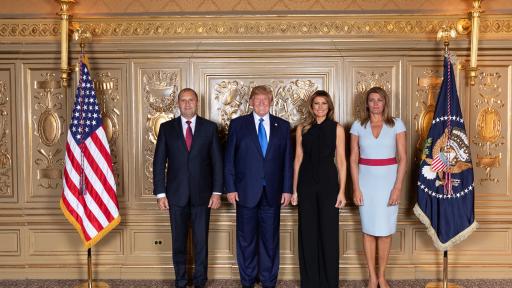  <p>Радева до Мелания в Ню Йорк, какво си споделиха Радев и Тръмп</p> 