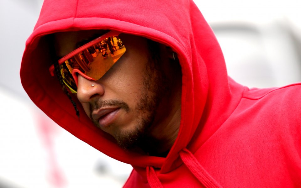 Сериозен скандал се разрази в екипа на Люис Хамилтън от