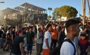  Смъртоносен пожар и конфликти в бежански лагер в Гърция 