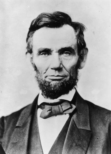<p><b>Ейбрахам Линкълн</b></p>

<p>Често дават&nbsp;16-тия поред президент на САЩ като пример за успял лидер интроверт.</p>