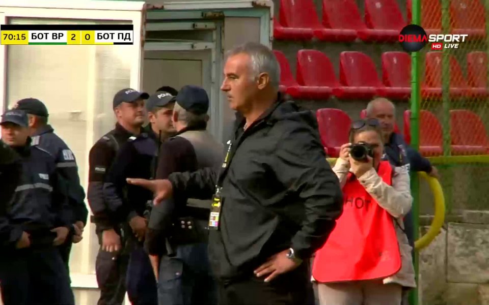 В 71-ата минута Петър Атанасов удвои преднината на врачани, след