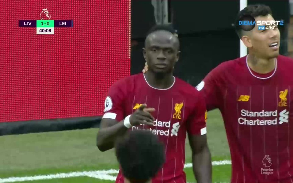 В 41-ата минута Ливърпул откри резултата, когато Джони Еванс допусна