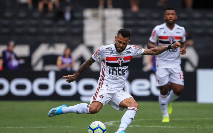 Дани Алвеш със съвет към Меси