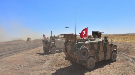  Турски танкове и бронирани машини влязоха в Сирия 