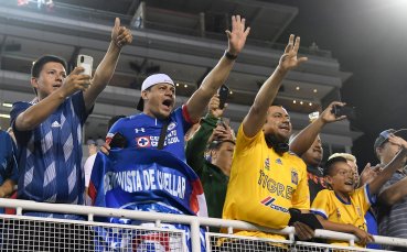 Привърженик на мексиканския женски футболен тим Тигрес Феменил е изправен