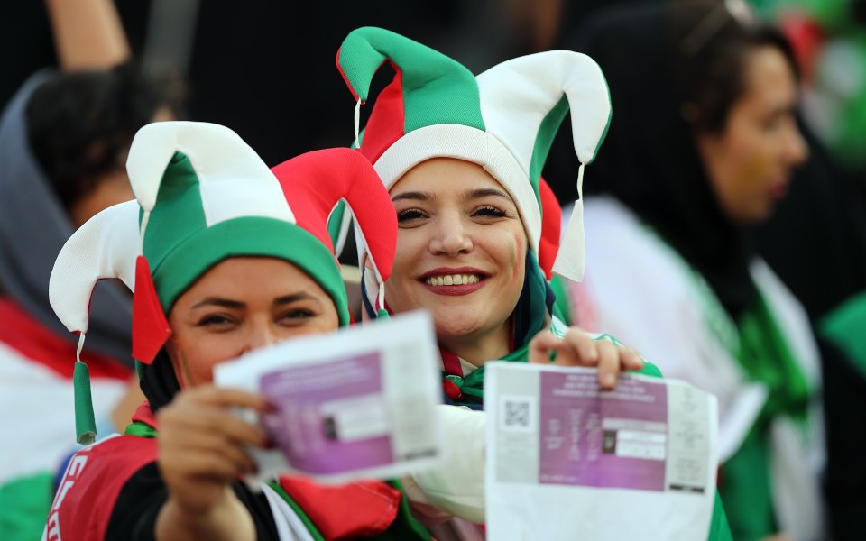 В Иран връщат жените на стадиона