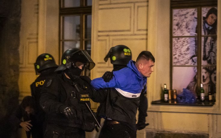 Англичаните отново се отчетоха в Европа: Грозни сцени в Прага (видео)