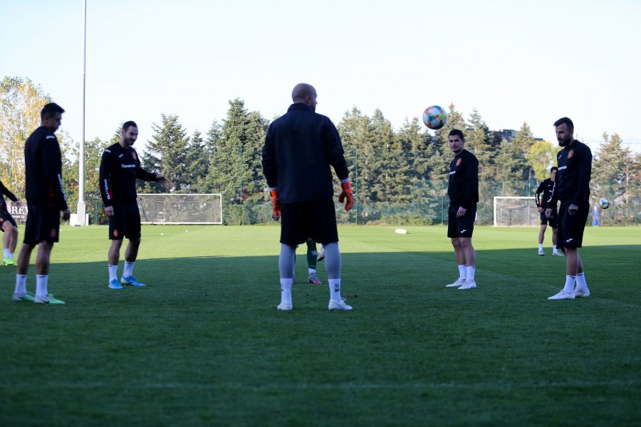 Българските национали тренират преди мача с Англия1