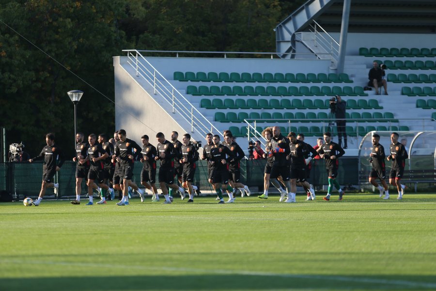 Българските национали тренират преди мача с Англия1