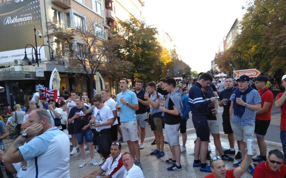 Леко напрежение се създаде в центъра на София сред феновете